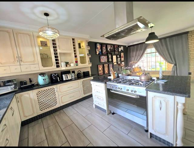 3 BEDROOM HOUSE FOR SALE IN THREE RIVERS PROPER